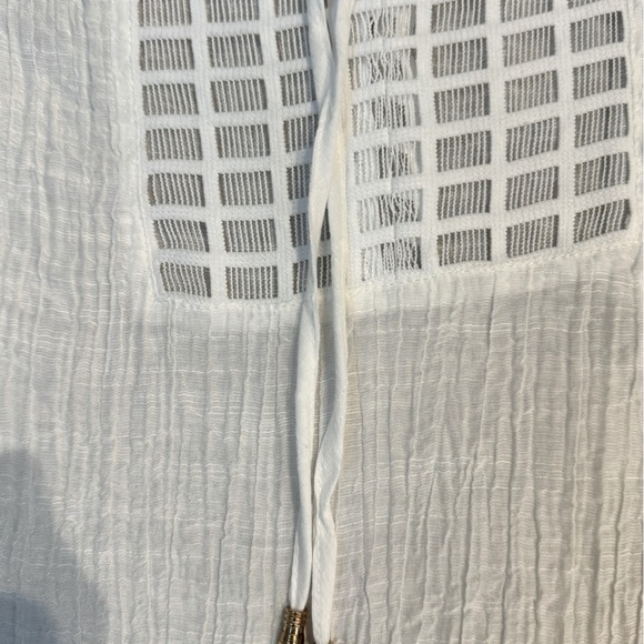 B. Design Size XL White Top - Picture 5 of 8